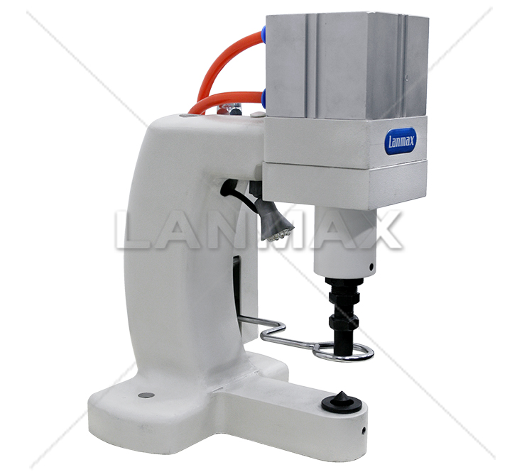 Máquina de pregar botão e ilhós