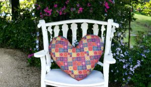 Abre Almofada Coração Colorido