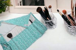 Abre Porta pincéis de maquiagem