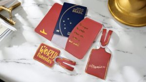 porta passaporte e tag (cópia) Photoroom